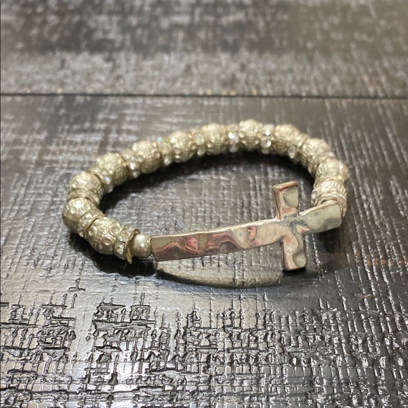 Jewelry - Preloved Silver Tone Beaded Cross Stretch Bracelet!!